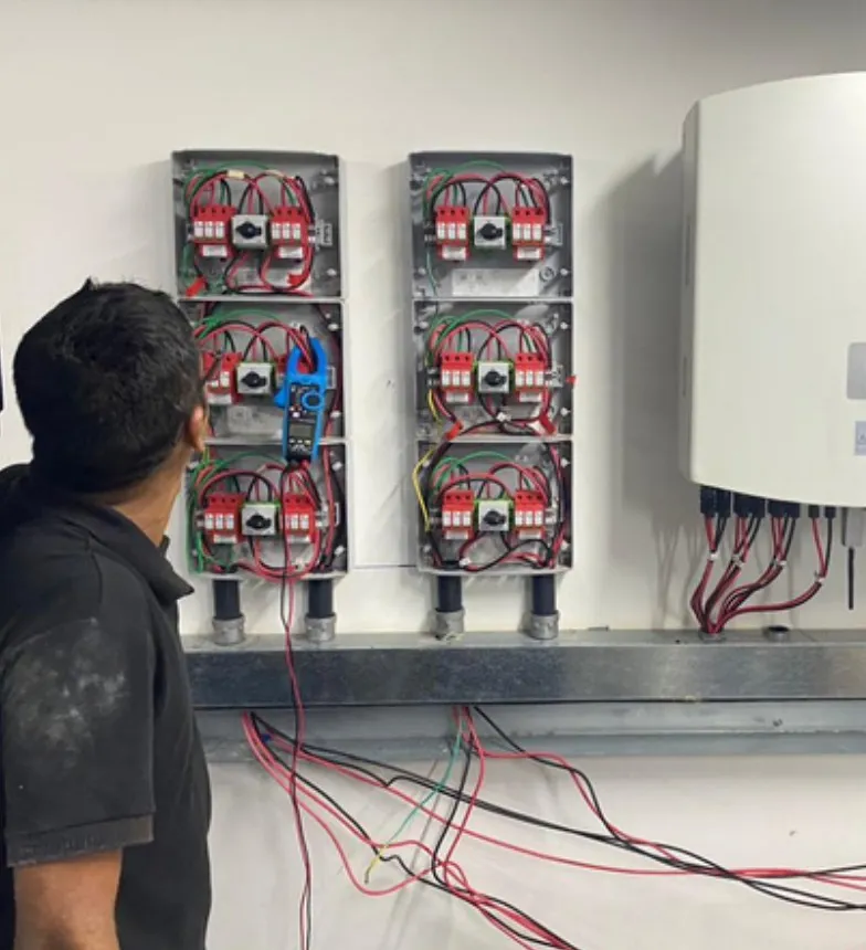 Sistema fotovoltaico de 75 kWp — obra da TH Engenharia para Edelson Coiffure & Estética
